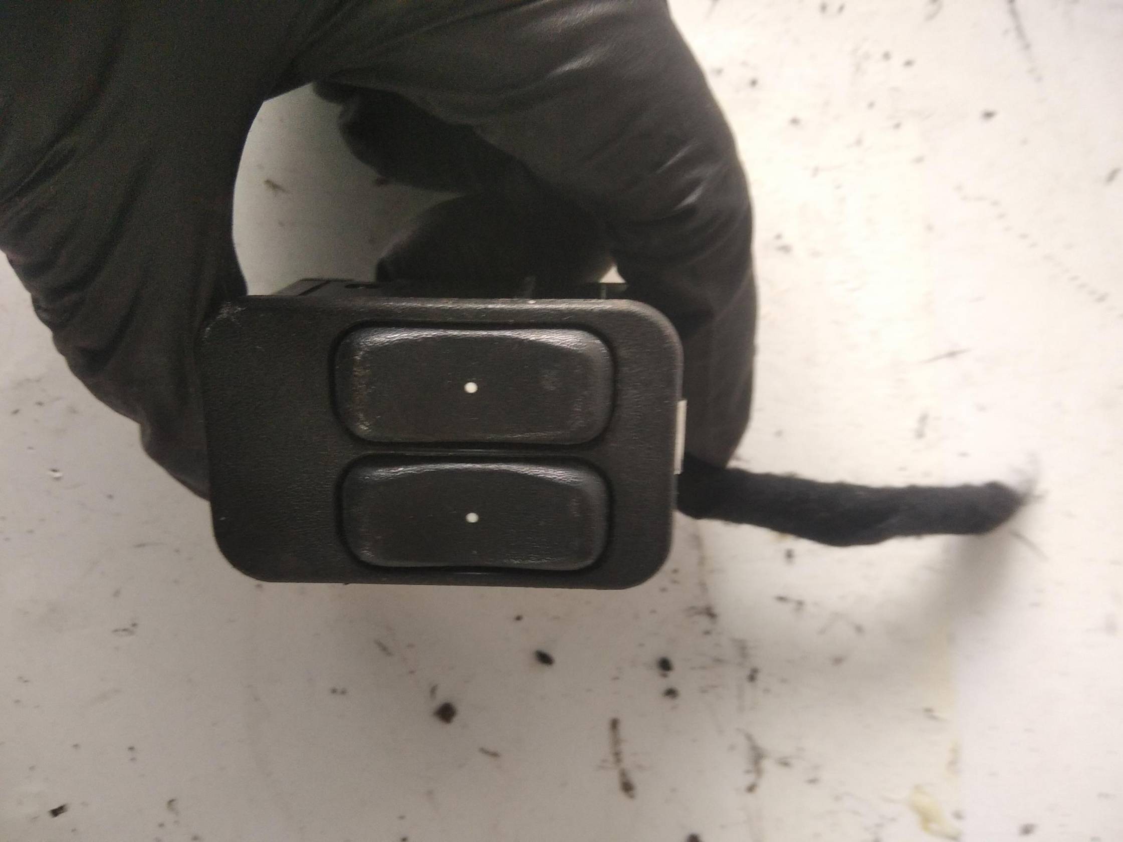 Interruttore alzacristalli porta ant.